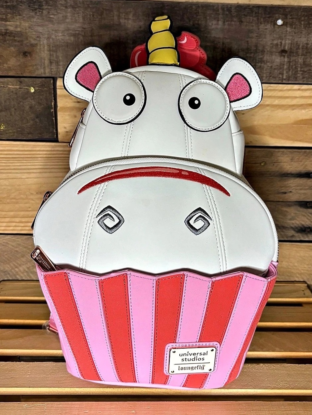 Universal Studios Minions cupcake backpack Pink & White Backpack NWT